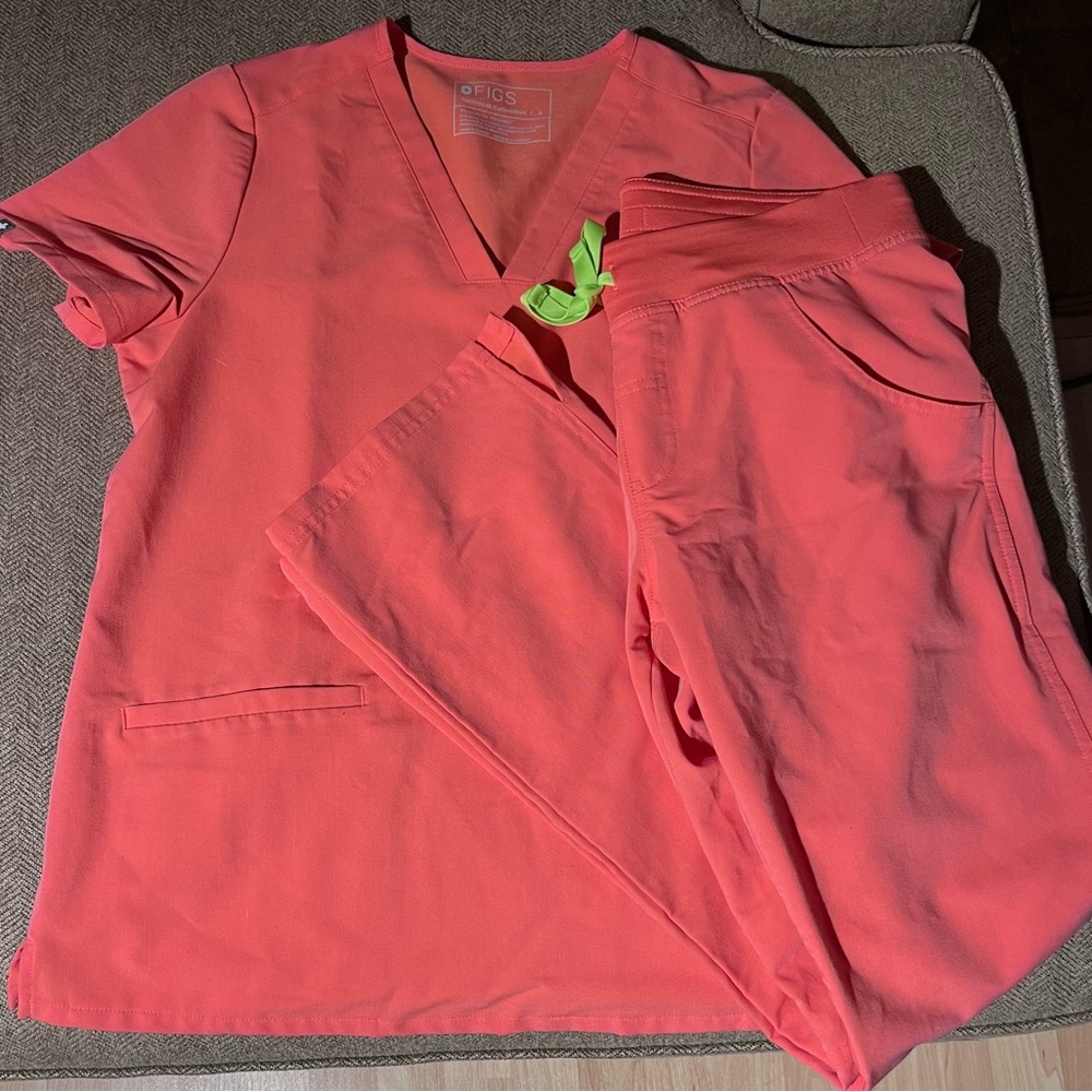 FIGS Scrubs Set Salmon Top + Pants, Size Small